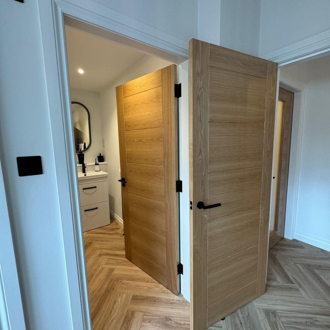 Pre-finished oak internal doors with black handles, herringbone floor