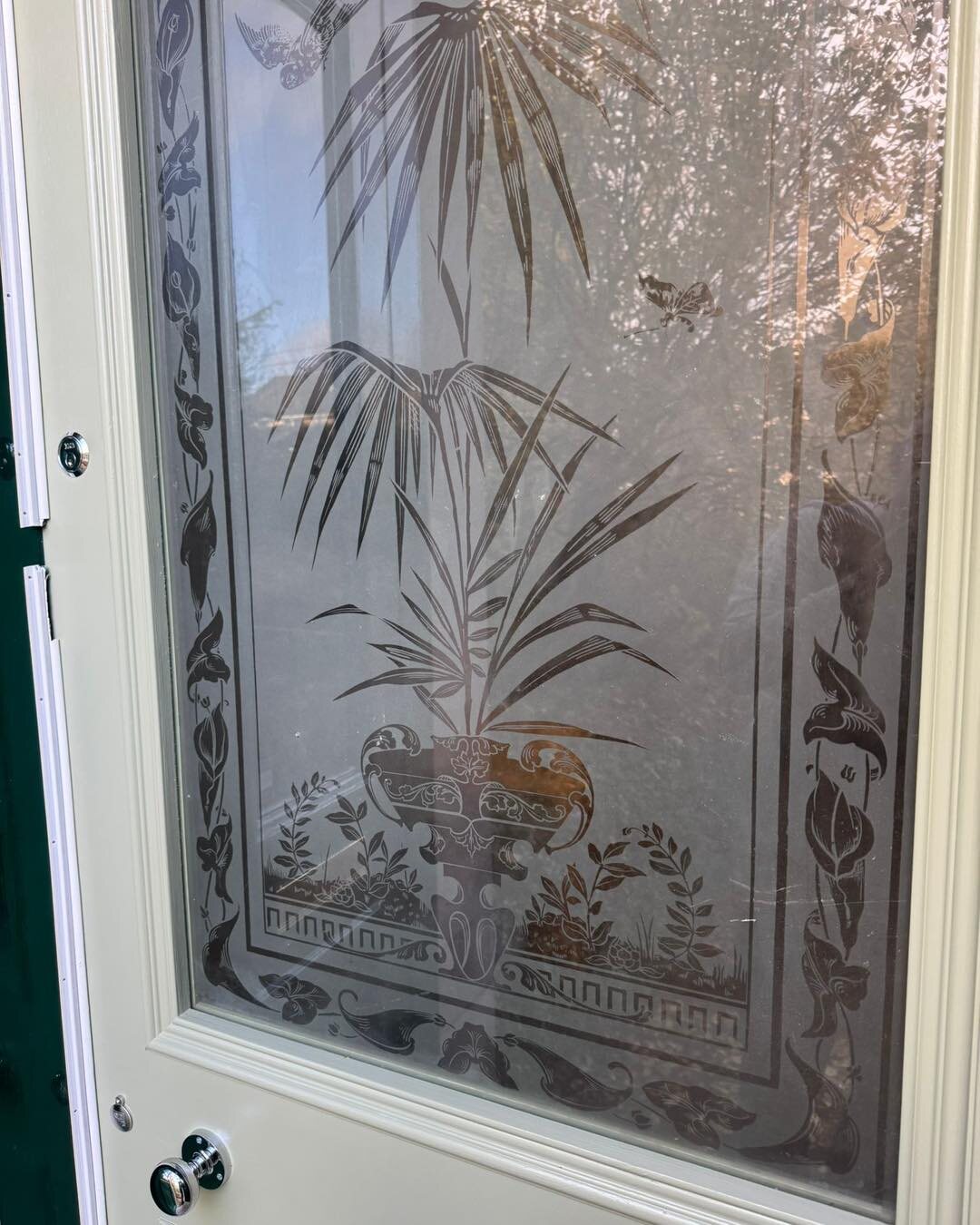 The acid-etched glass panel: urn, fern and border